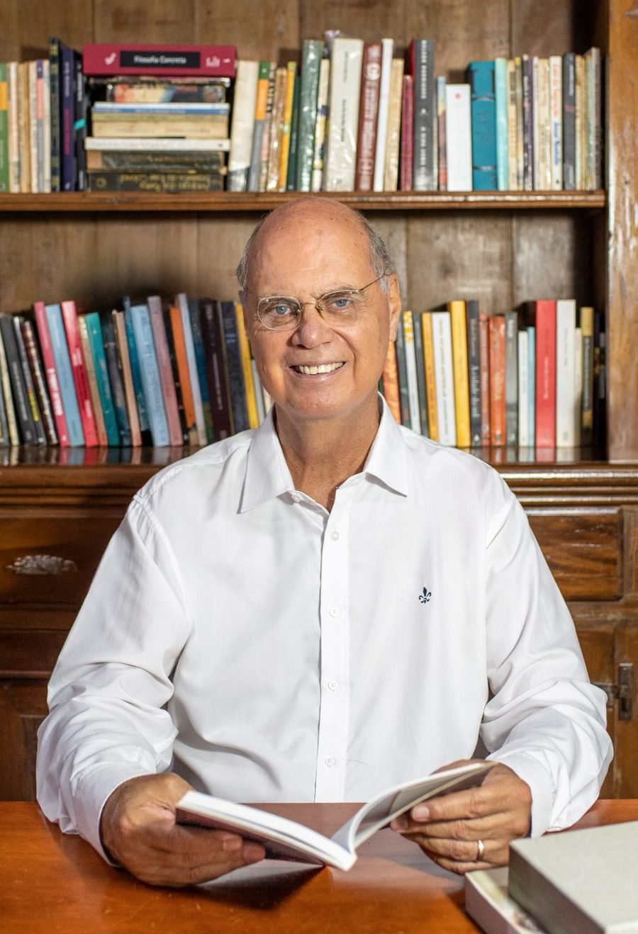 Dr. Rodrigo Pires do Rio em palestra
